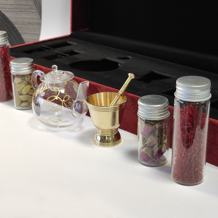 خرید پک لوکس زعفران کادویی همراه با هل، گل محمدی، قوری و هاون – زافارونه فروشگاه تخصصی زعفران صادراتی