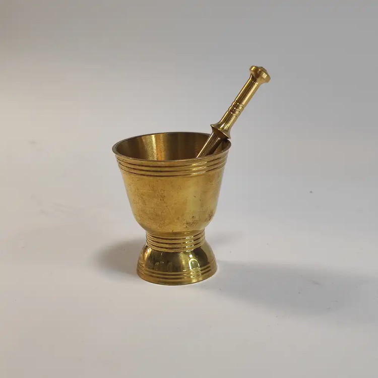 خرید زعفران سوپر نگین صادراتی همراه با هاون و قوری | زافارونه فروشگاه تخصصی زعفران صادراتی